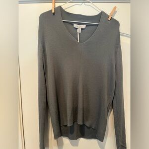 Max Mara Leisure v-neck ribbed sweater in grey. Size L NWT